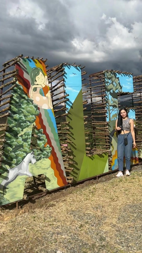 Letras murales pintadas de Alejandría — punto de foto imperdible